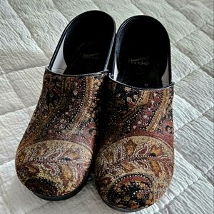 Dansko Brown Tapestry Paisley Clogs Size 11